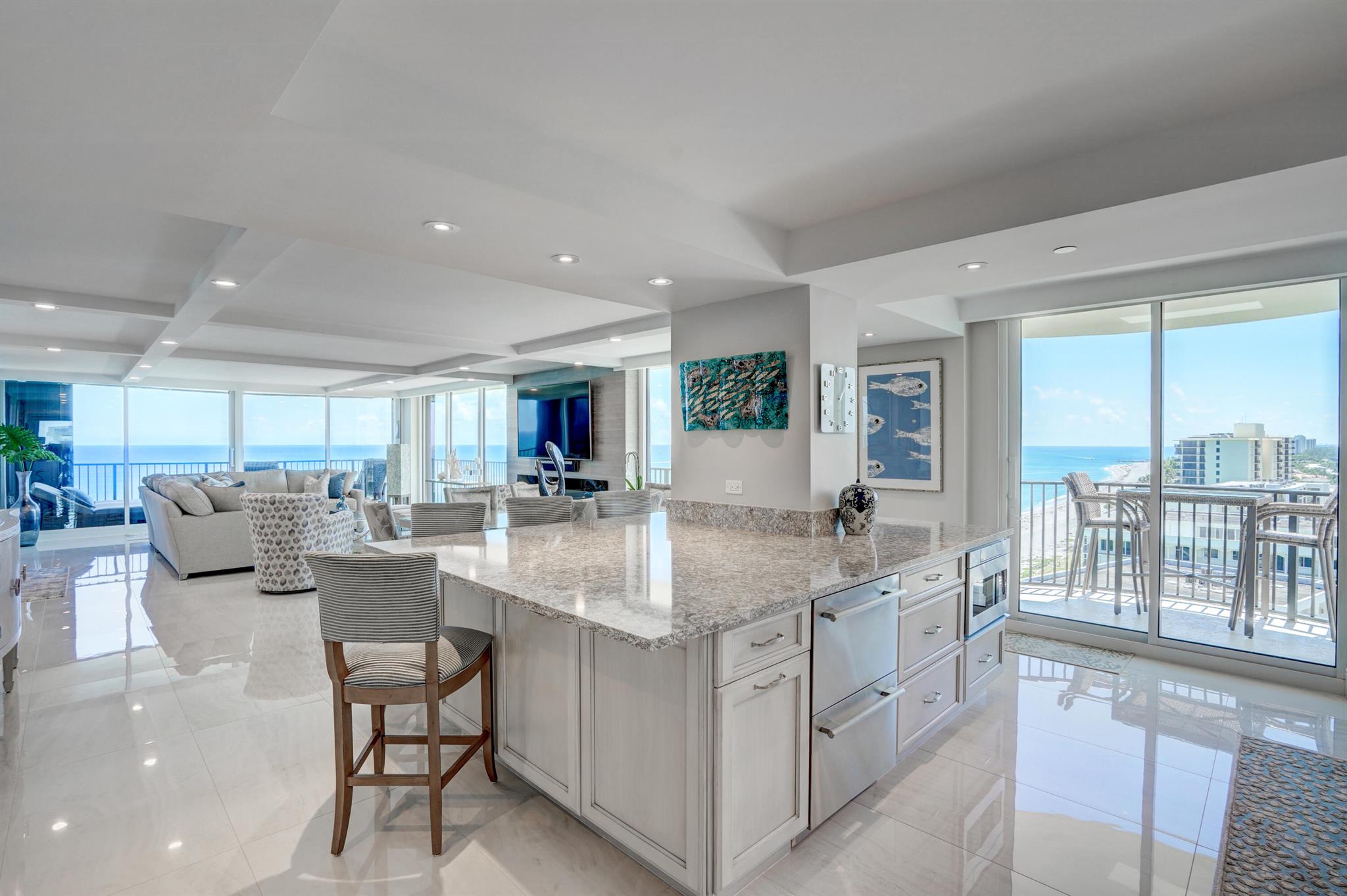 TEQUESTA TOWERS - Residential