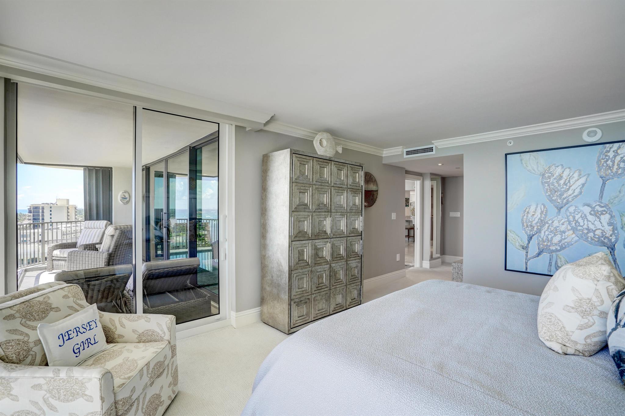 TEQUESTA TOWERS - Residential