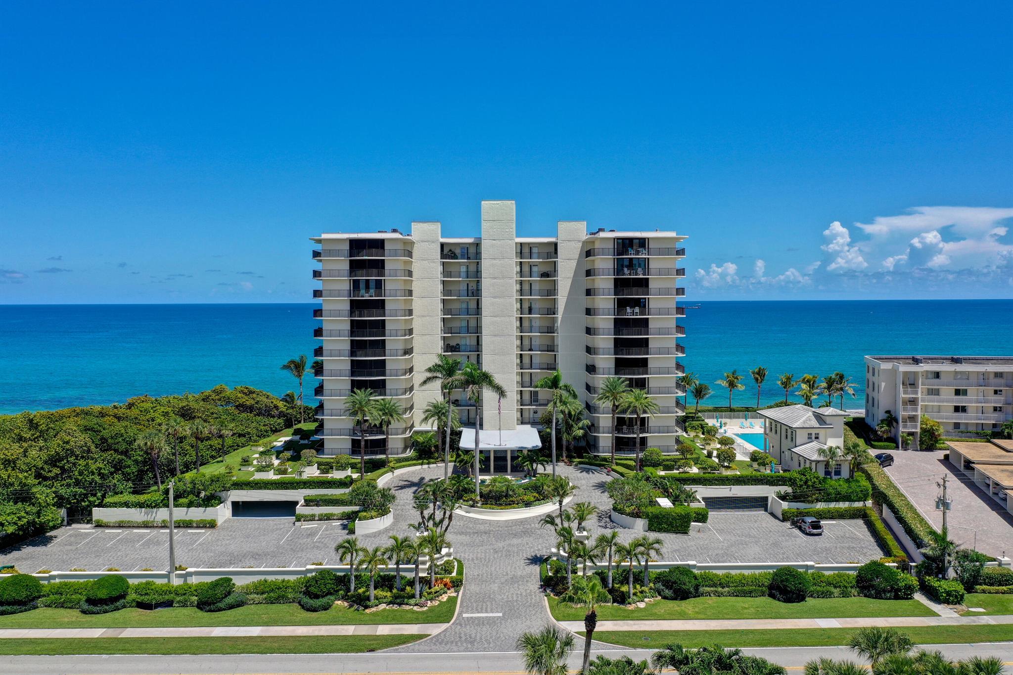 TEQUESTA TOWERS - Residential