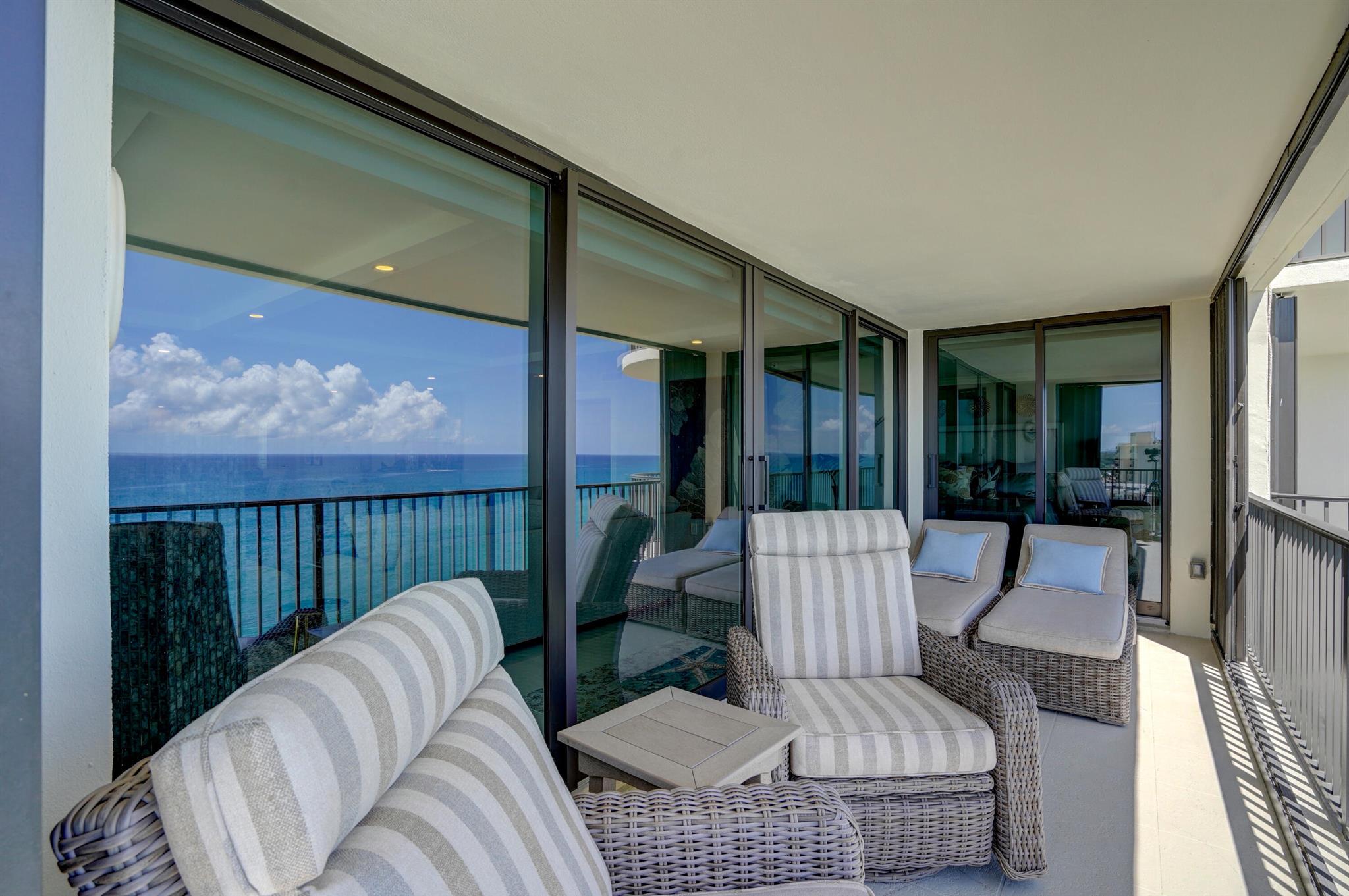 TEQUESTA TOWERS - Residential