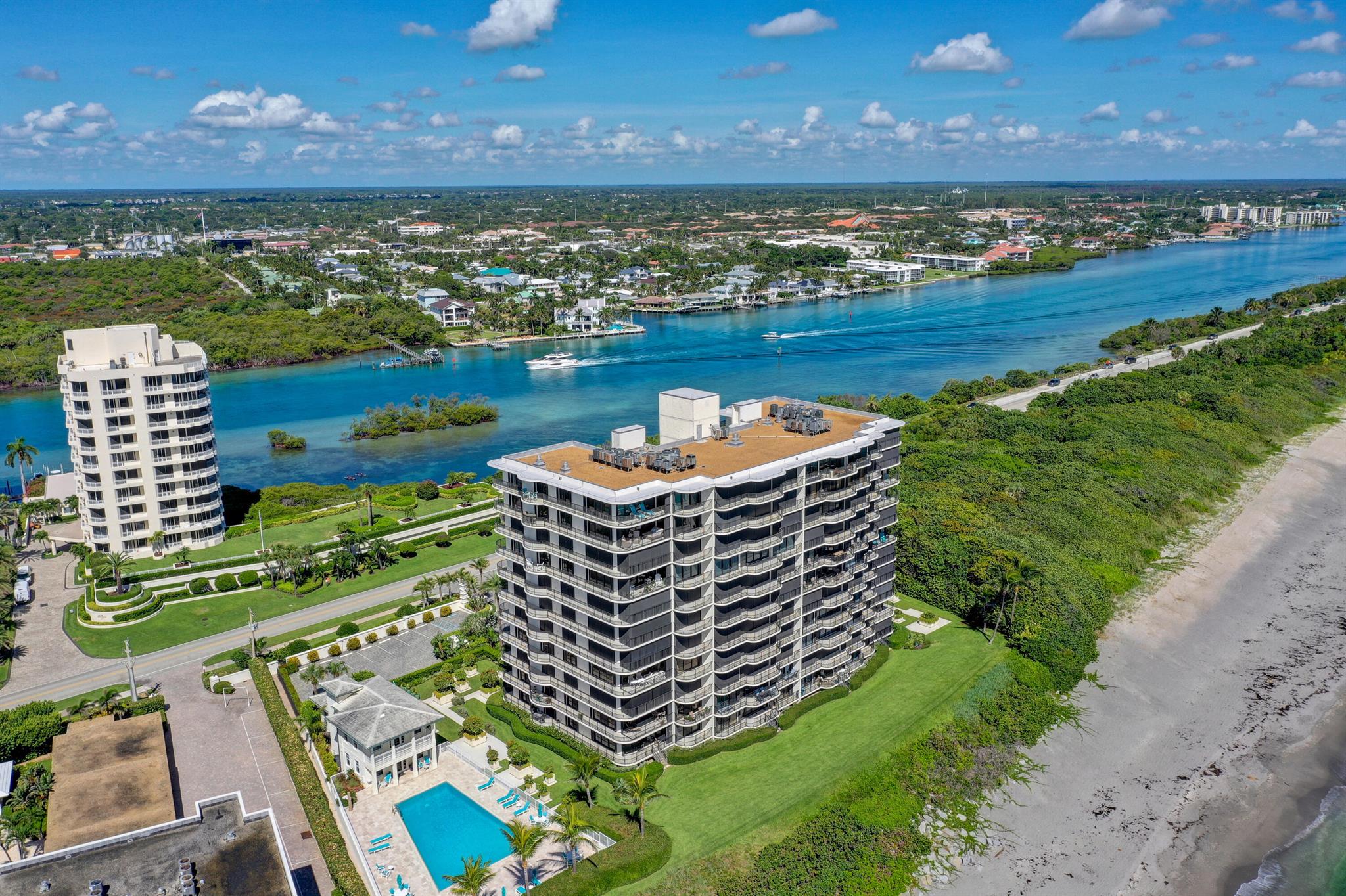 TEQUESTA TOWERS - Residential