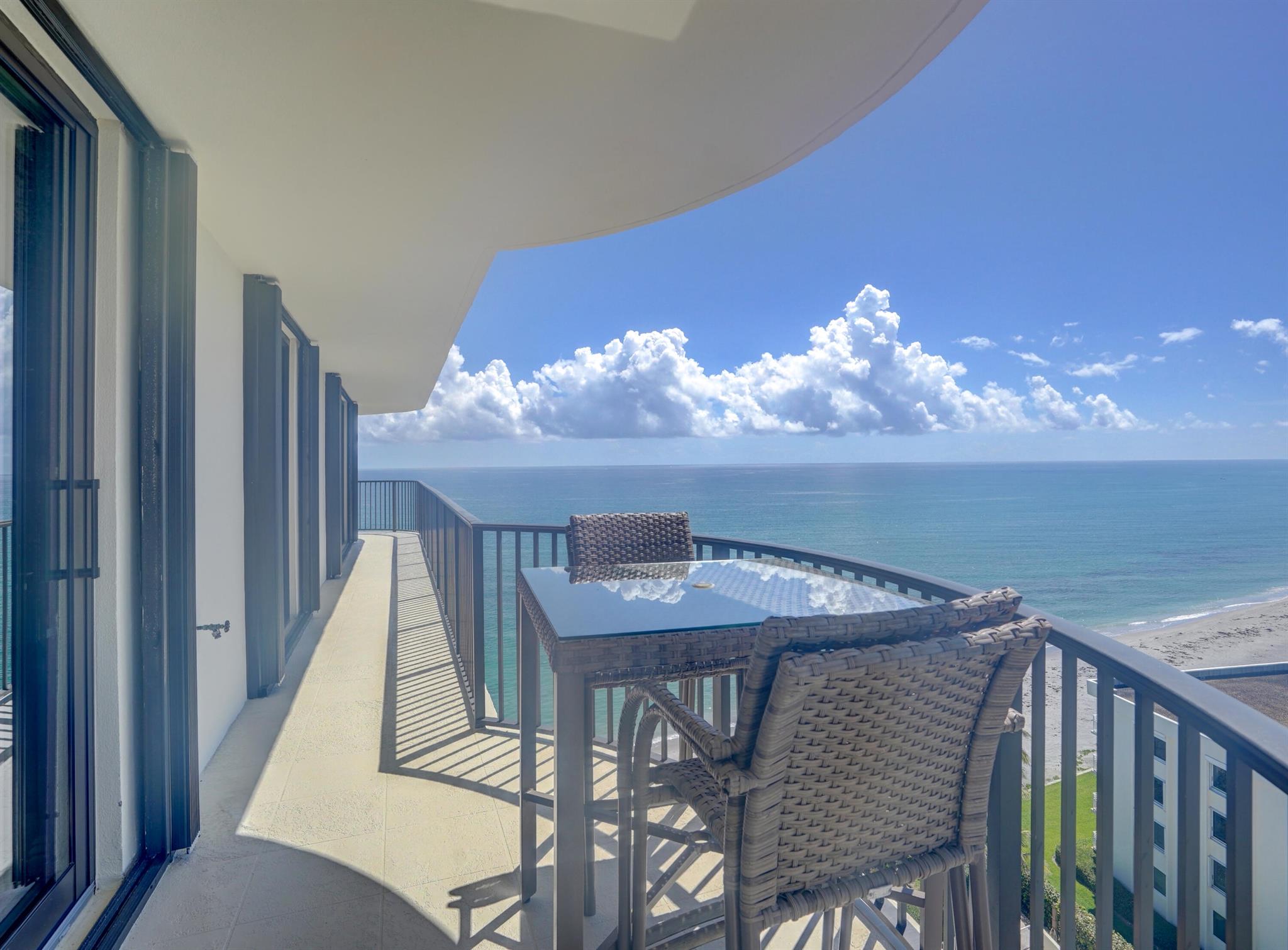 TEQUESTA TOWERS - Residential