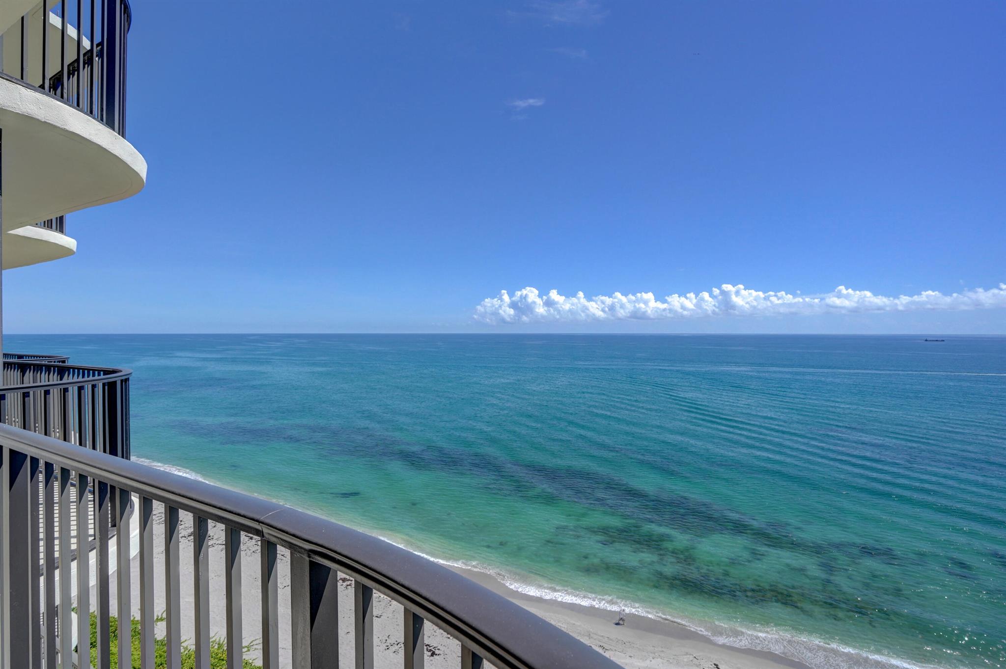 TEQUESTA TOWERS - Residential