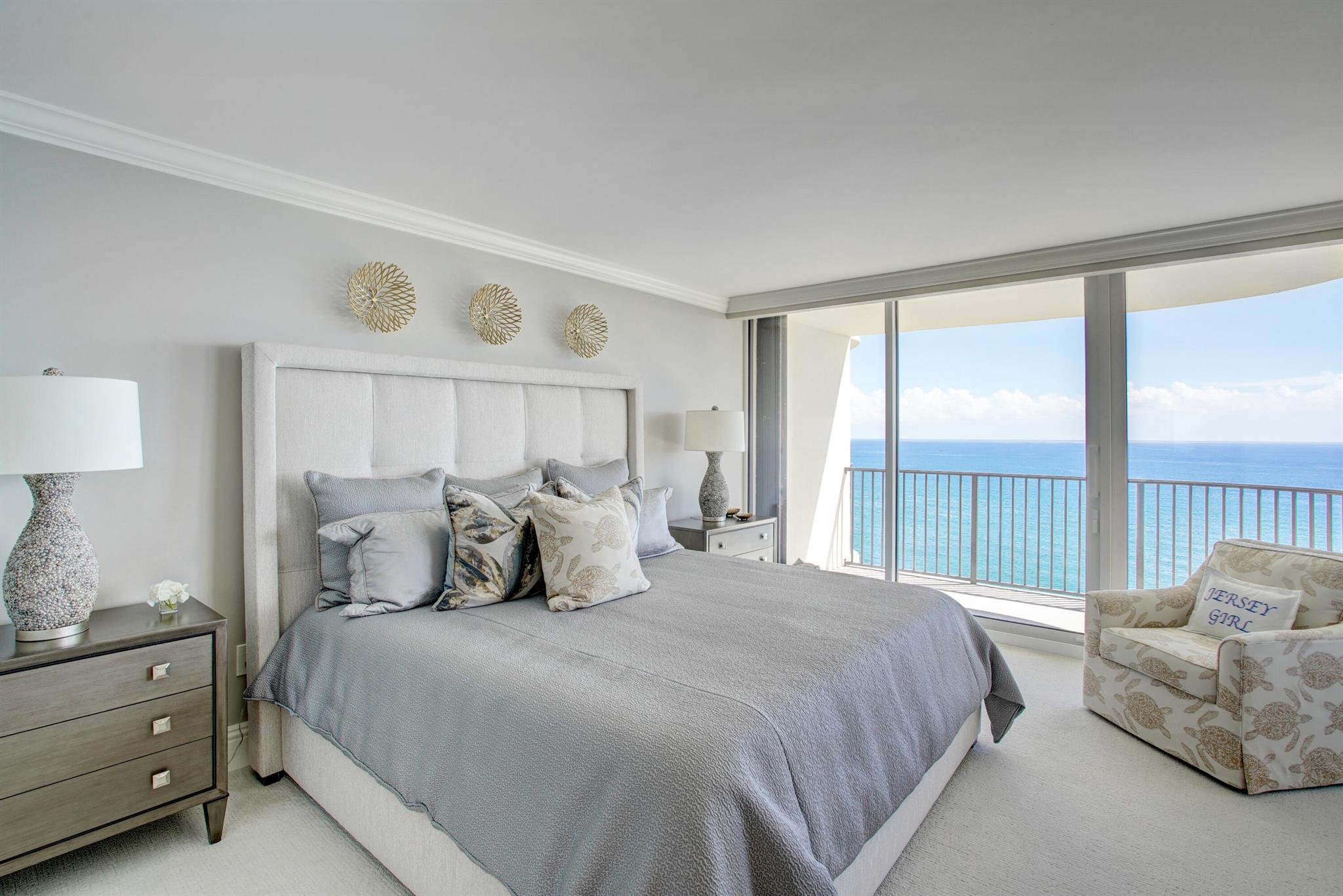 TEQUESTA TOWERS - Residential