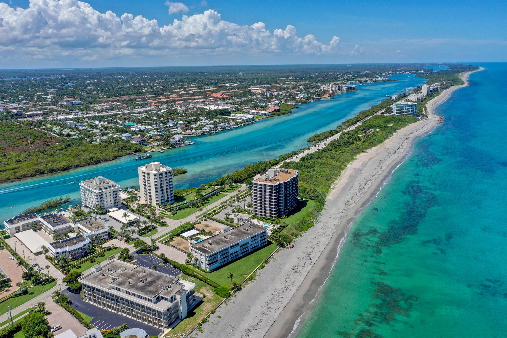 TEQUESTA TOWERS - Residential