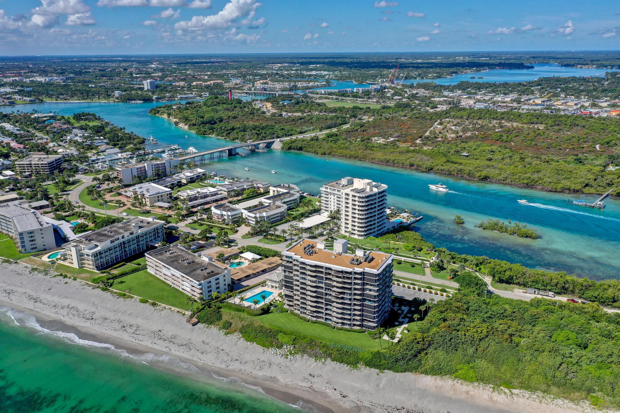 TEQUESTA TOWERS - Residential