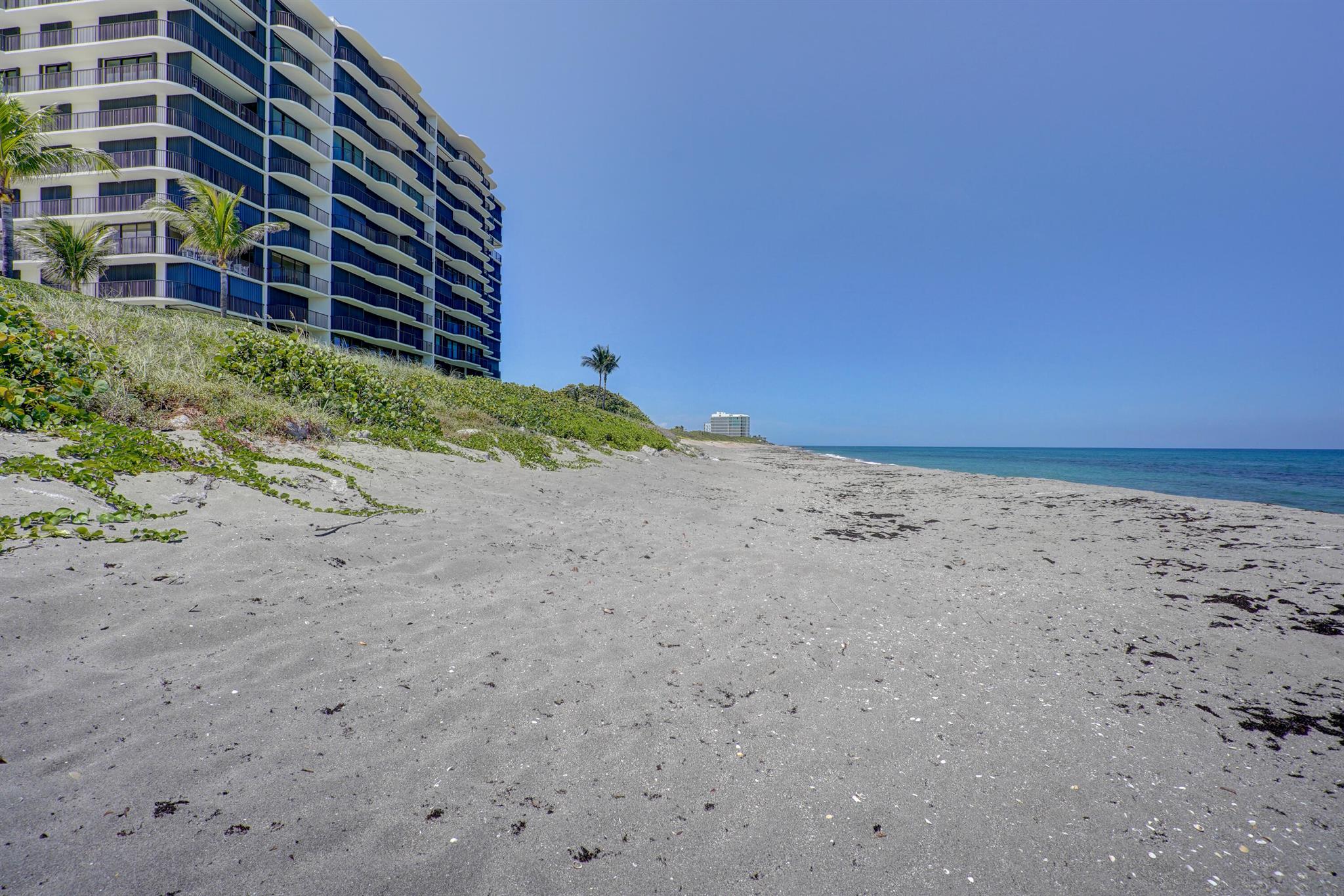 TEQUESTA TOWERS - Residential
