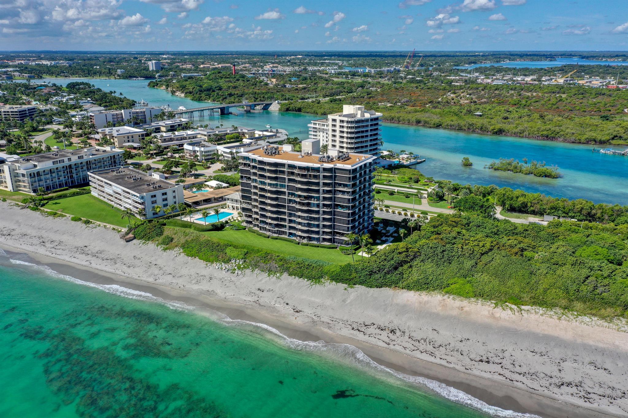 TEQUESTA TOWERS - Residential