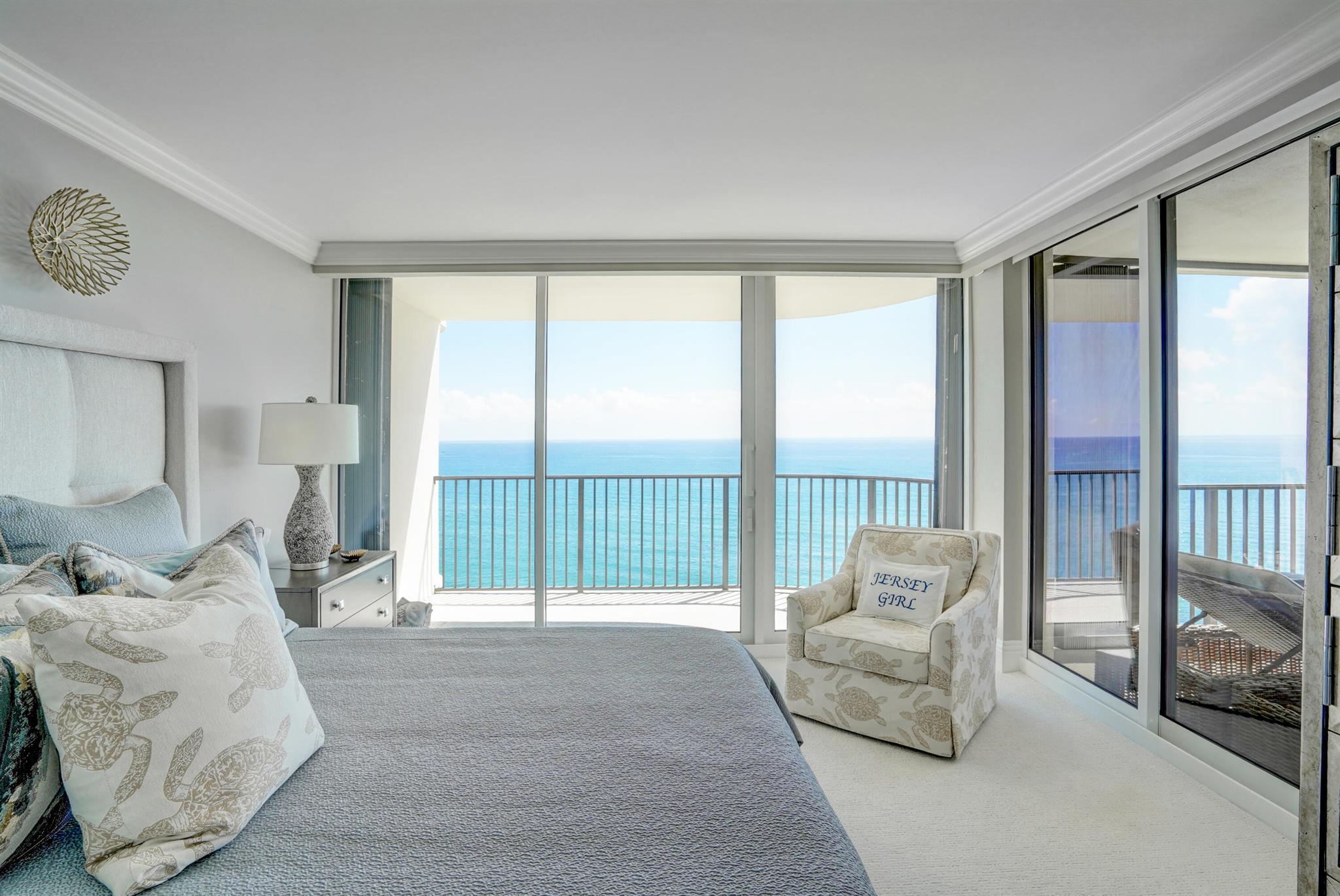 TEQUESTA TOWERS - Residential