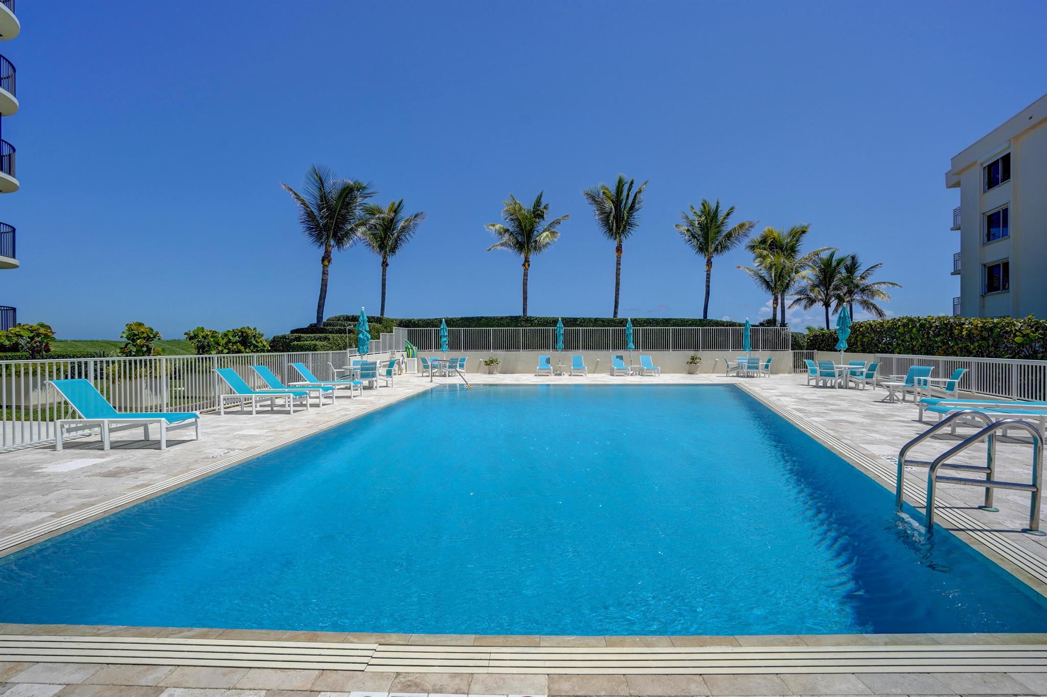 TEQUESTA TOWERS - Residential