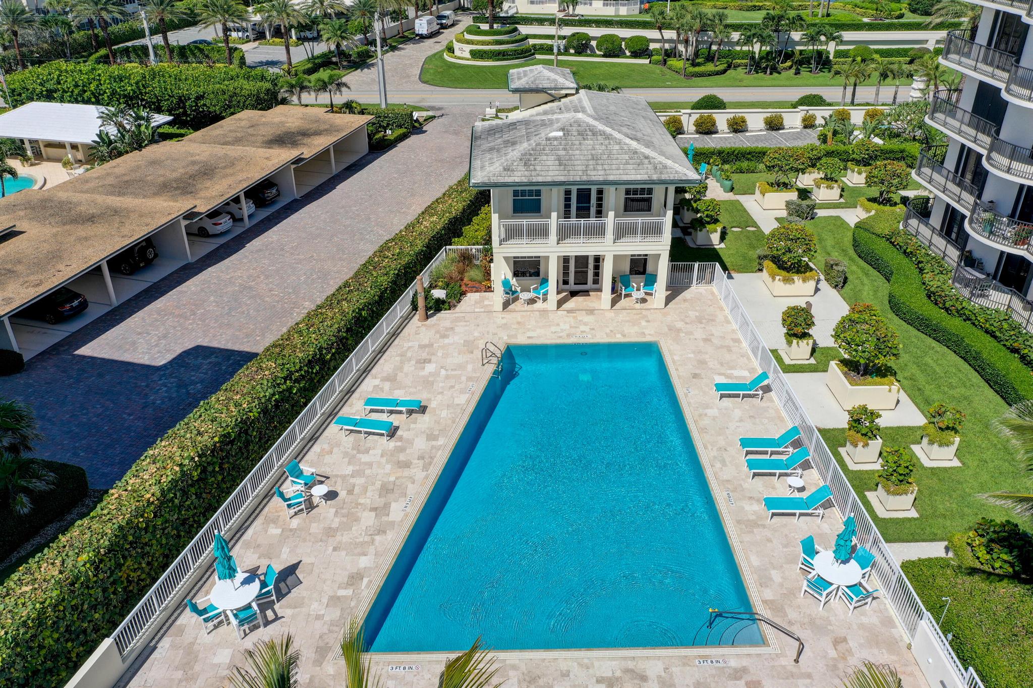 TEQUESTA TOWERS - Residential