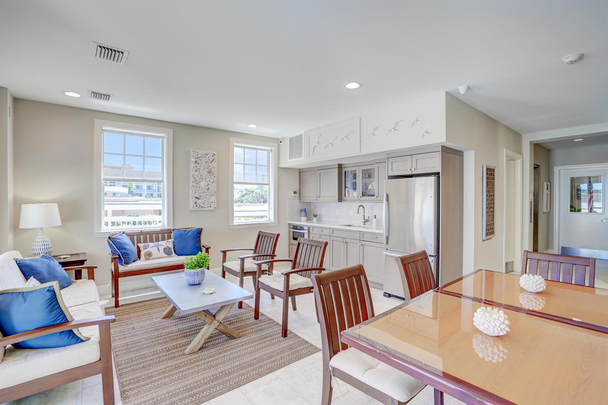 TEQUESTA TOWERS - Residential