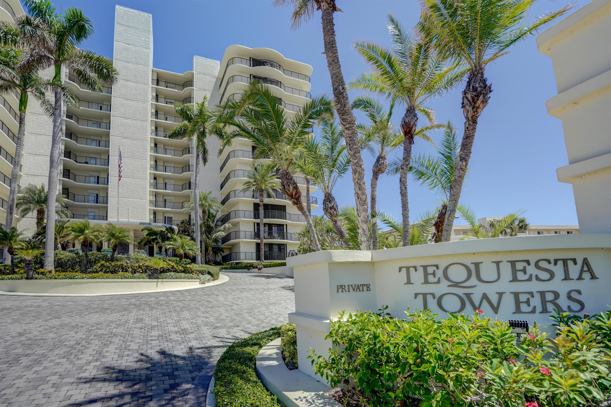 TEQUESTA TOWERS - Residential