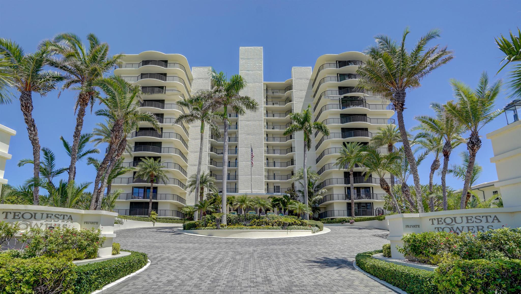 TEQUESTA TOWERS - Residential