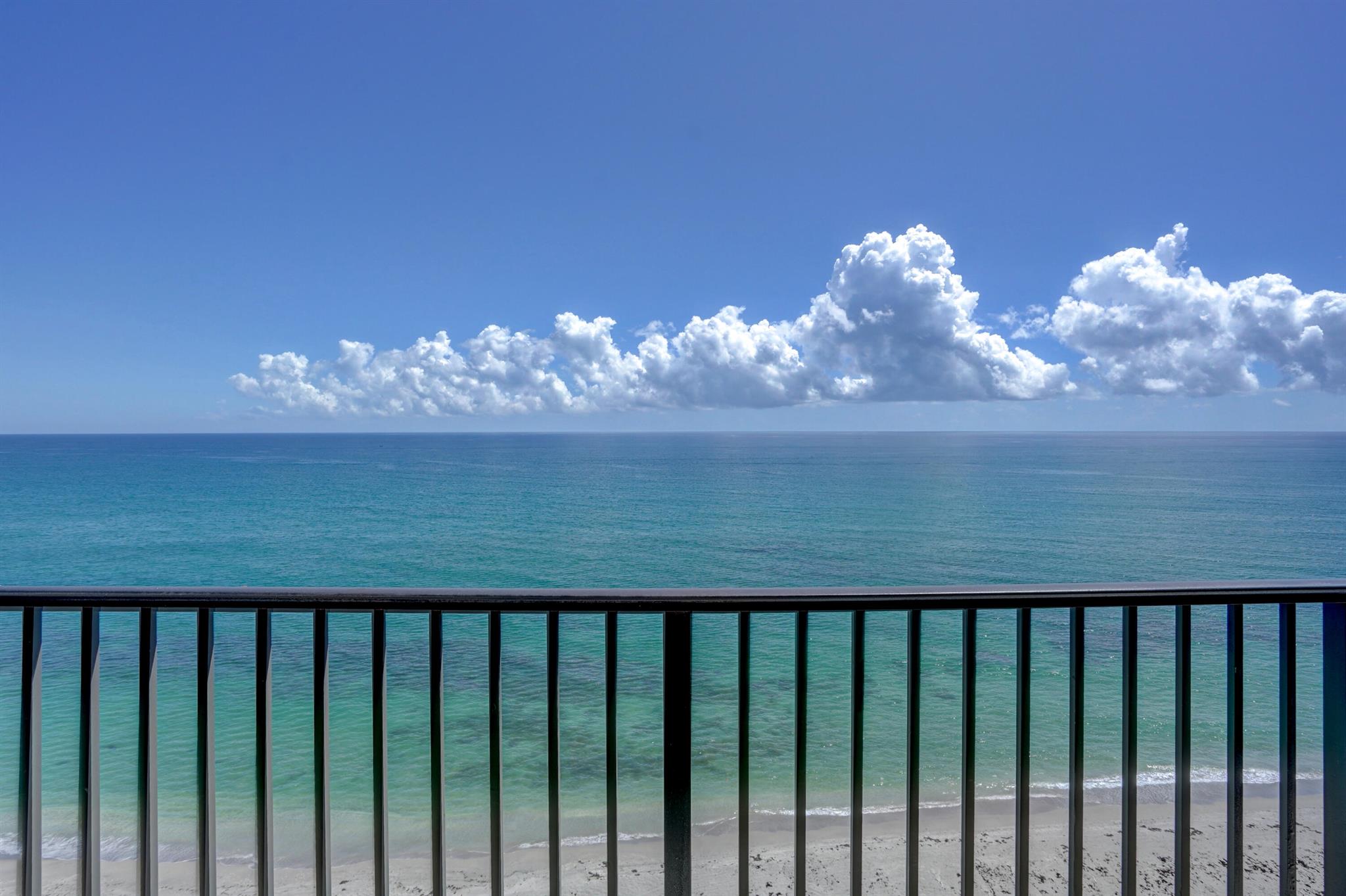 TEQUESTA TOWERS - Residential