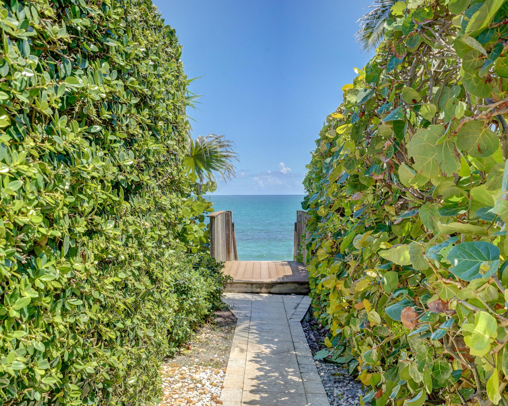 TEQUESTA TOWERS - Residential