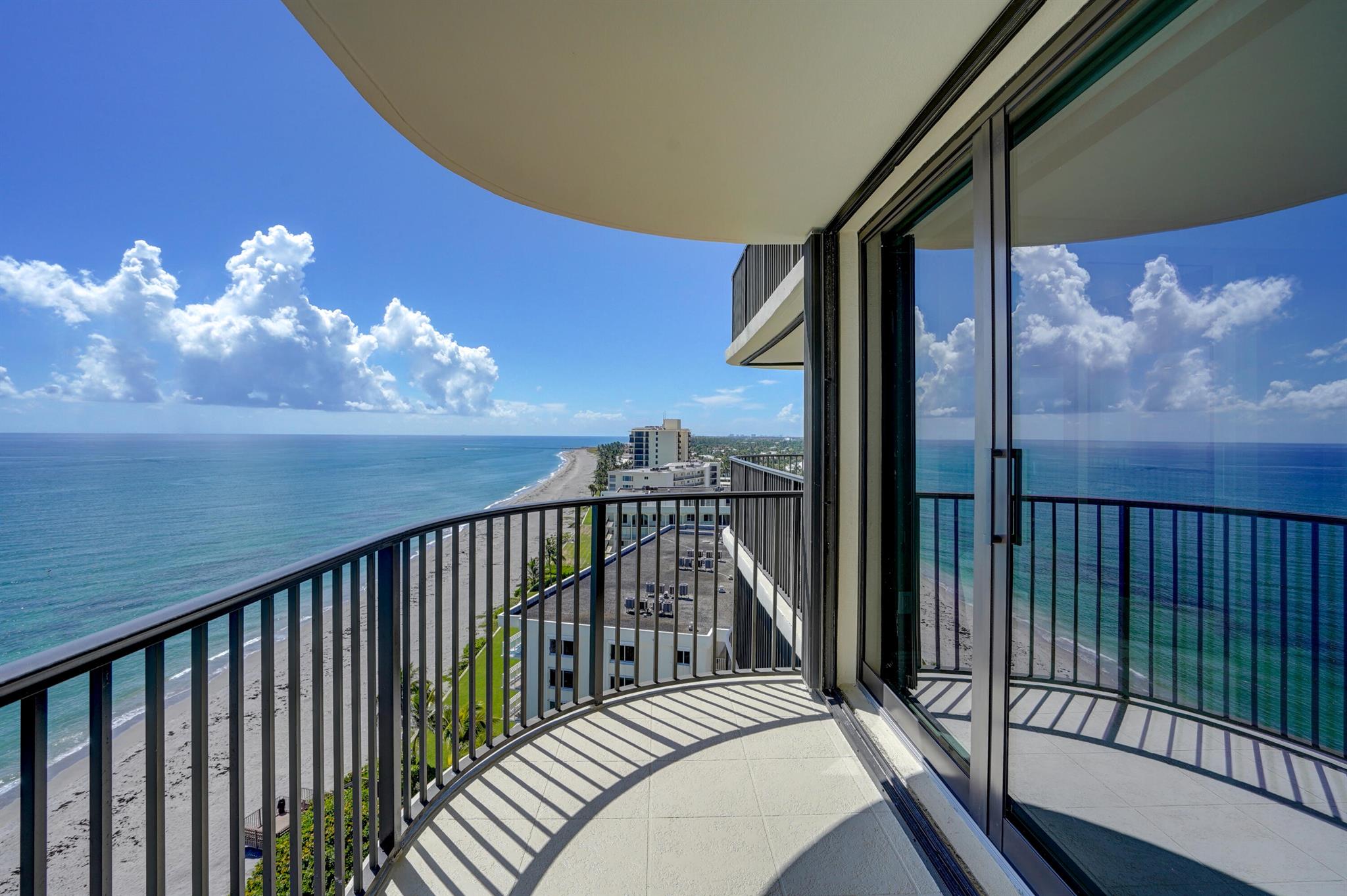 TEQUESTA TOWERS - Residential