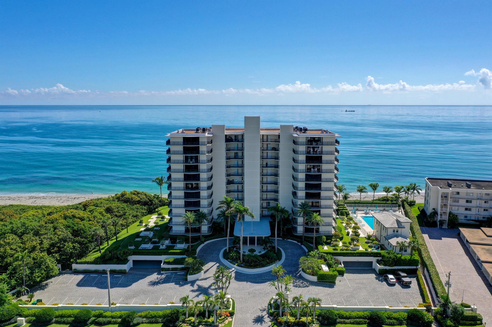 TEQUESTA TOWERS - Residential