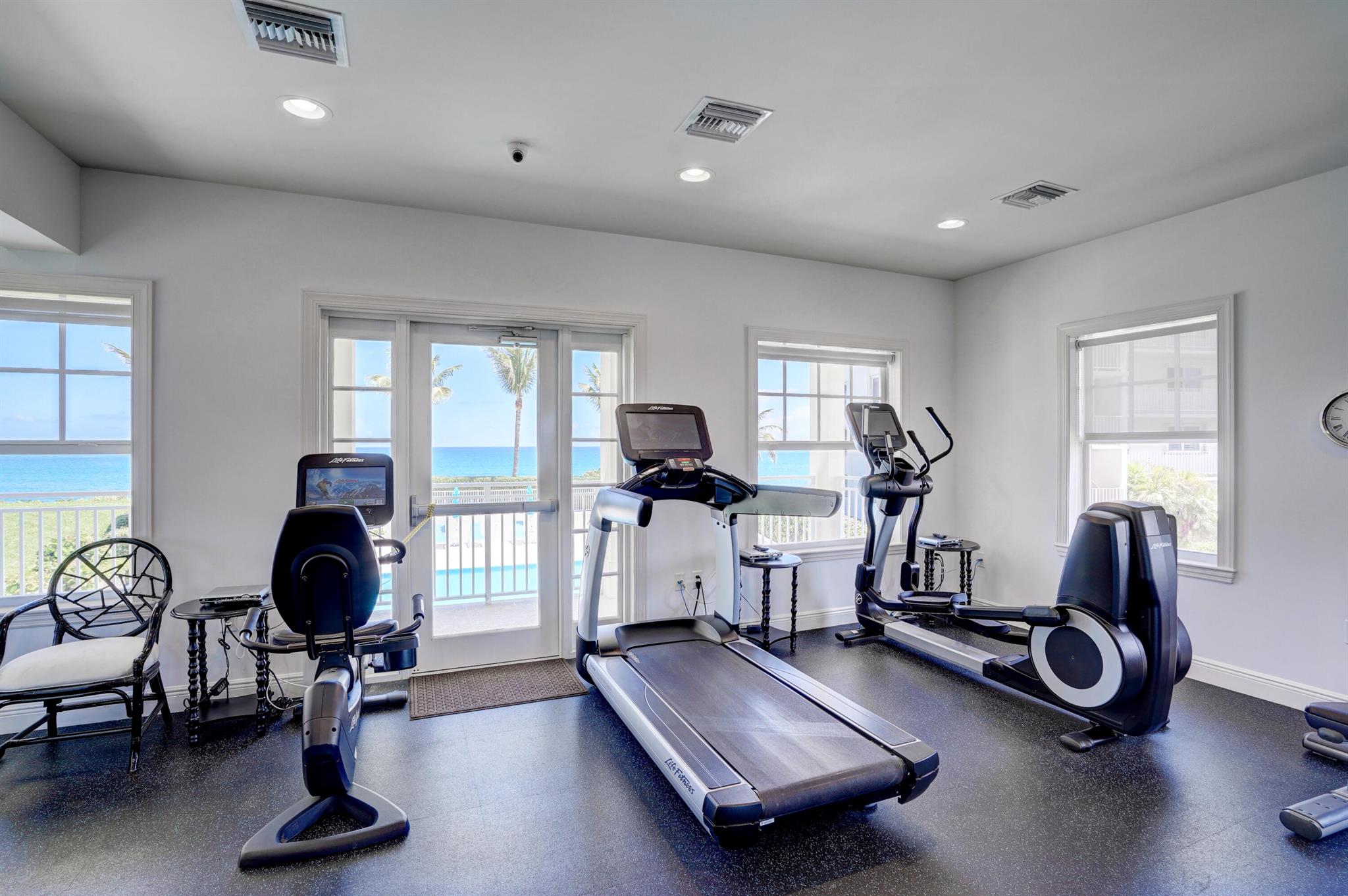 TEQUESTA TOWERS - Residential