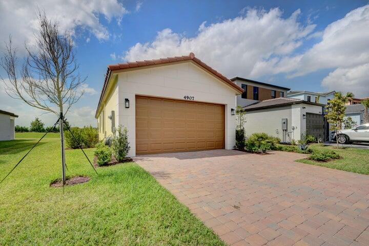 4907 Coquina Place