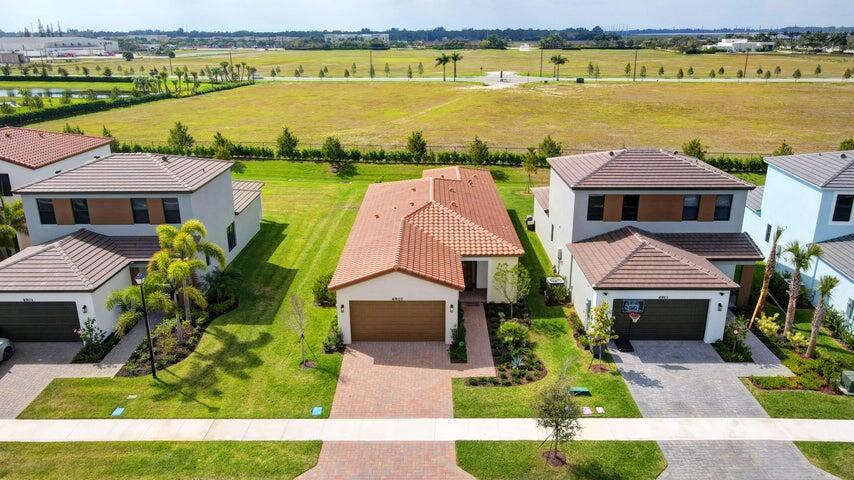 4907 Coquina Place