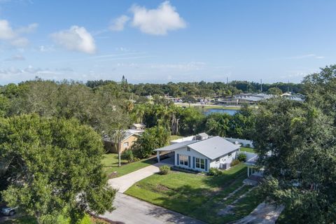 Photo of 306 30th Ave, Vero Beach, FL 32968 (MLS # F10533828) Photo of 306 30th Ave, Vero Beach, FL 32968 (MLS # F10533828)