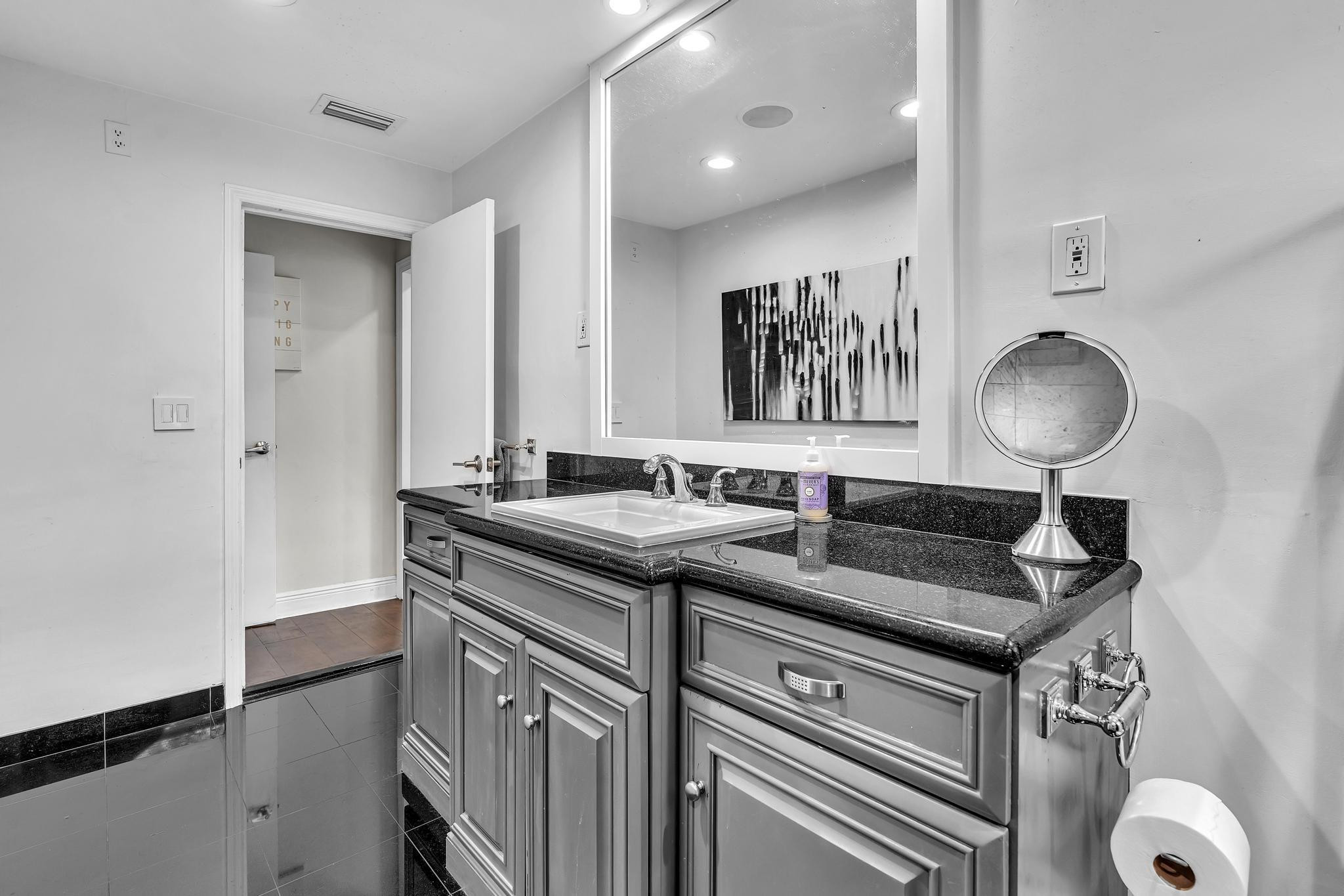 Macarthur Park 19-31 B - Residential Lease