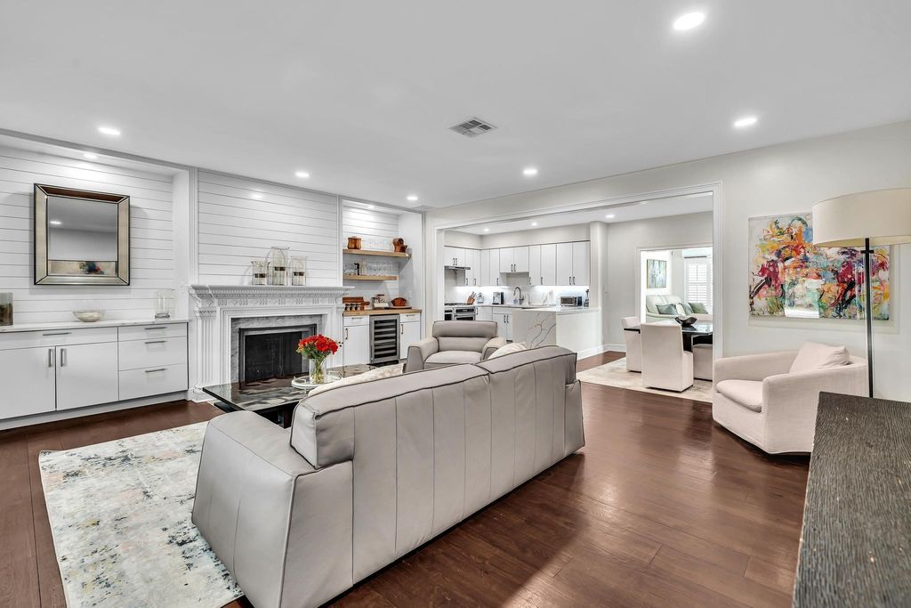 Photo of 746 NE 16th Terrace, Fort Lauderdale, FL 33304 (MLS # F10556582)