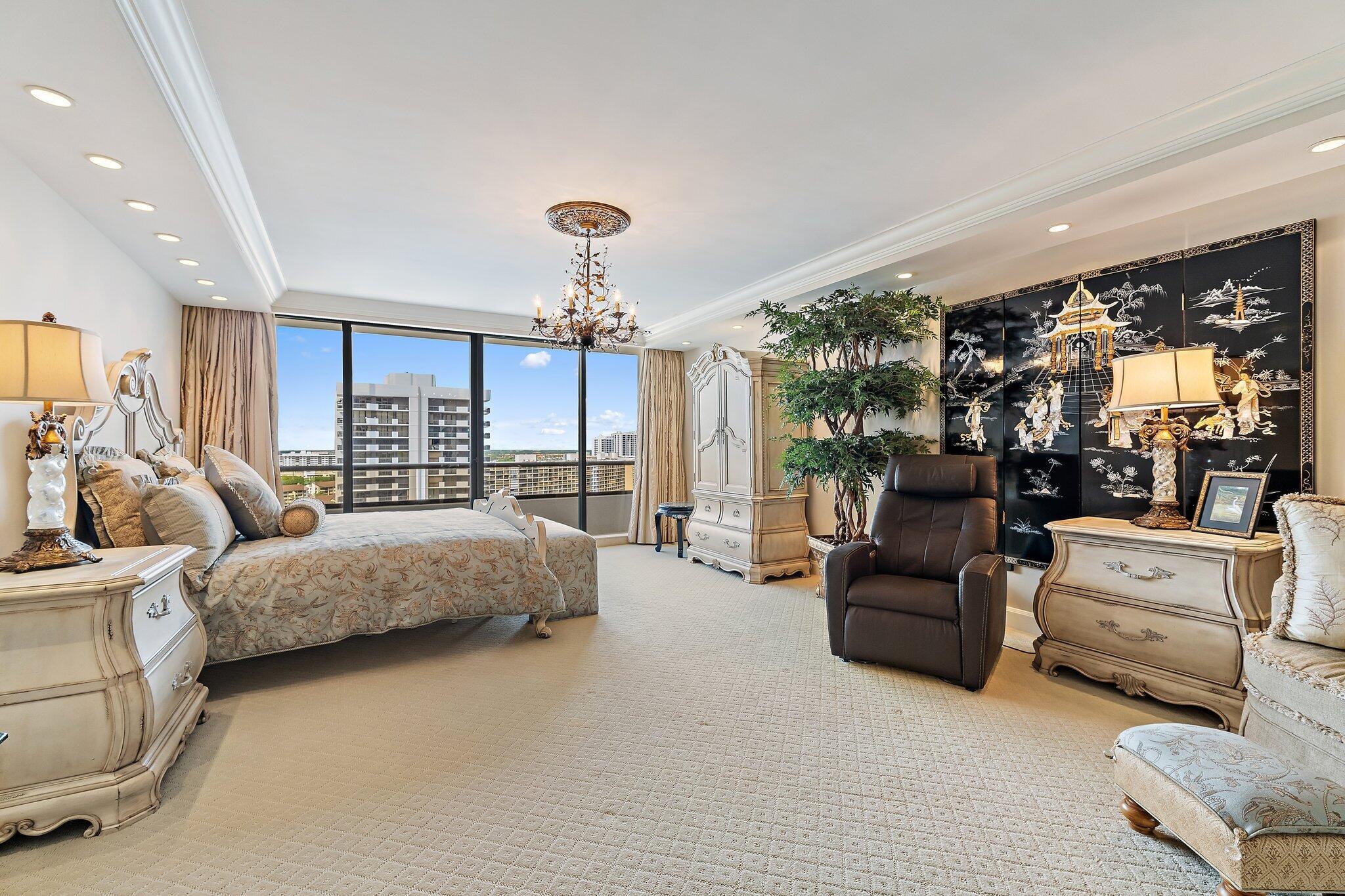 OLD PORT COVE LAKE POINT - Residential