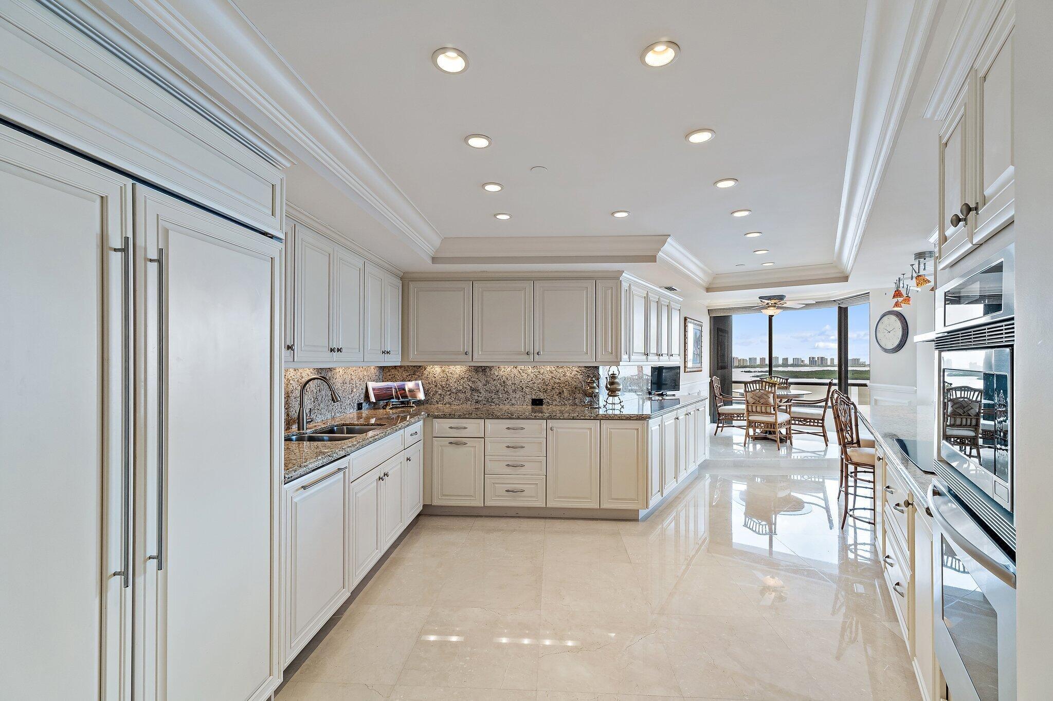 OLD PORT COVE LAKE POINT - Residential