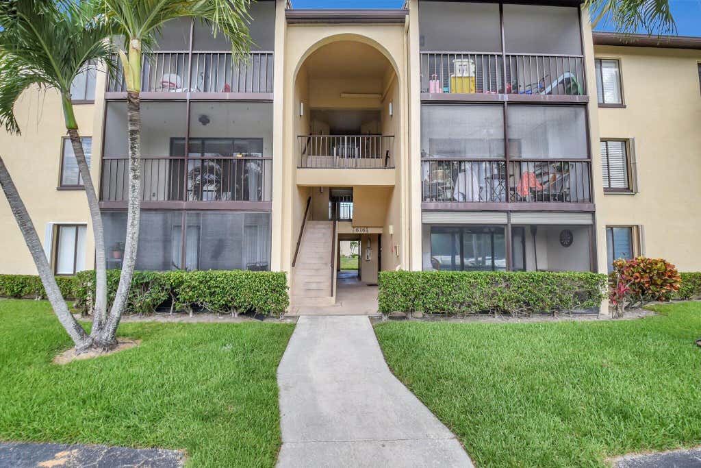 Photo of 616 SEA PINE Way #C2, Greenacres, FL 33415 (MLS # B26061506)