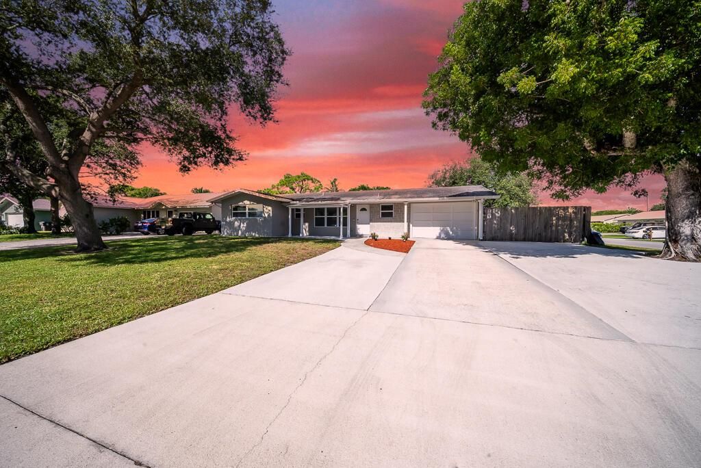 Photo of 425 Erie Drive, Jupiter, FL 33458 (MLS # R11117500)