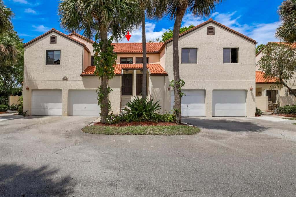 Photo of 13 Via De Casas Sur #201, Boynton Beach, FL 33426 (MLS # R10795517)