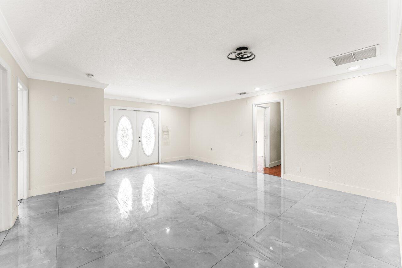 FLORIDA GARDENS 4 - Residential Lease