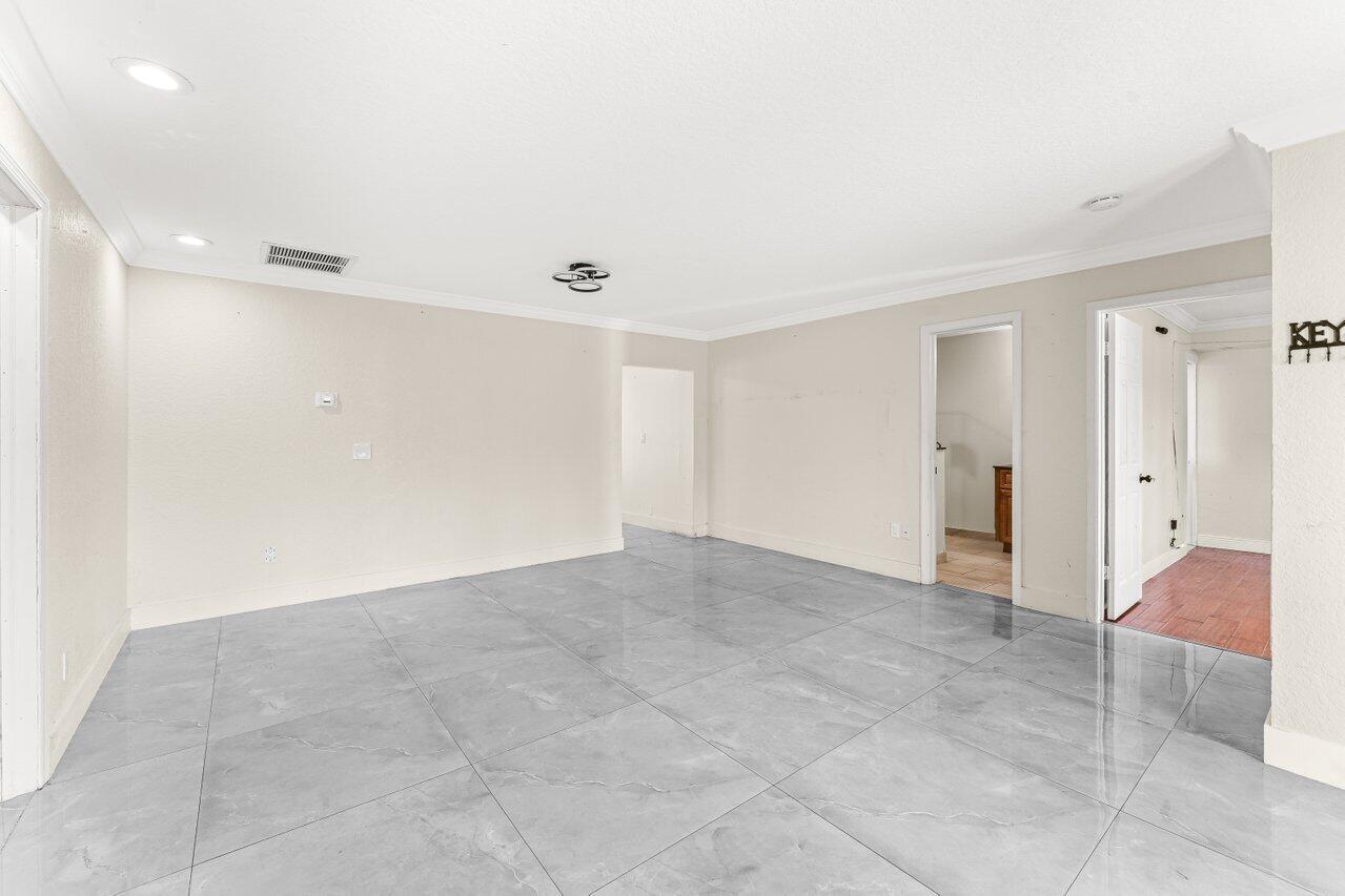 FLORIDA GARDENS 4 - Residential Lease