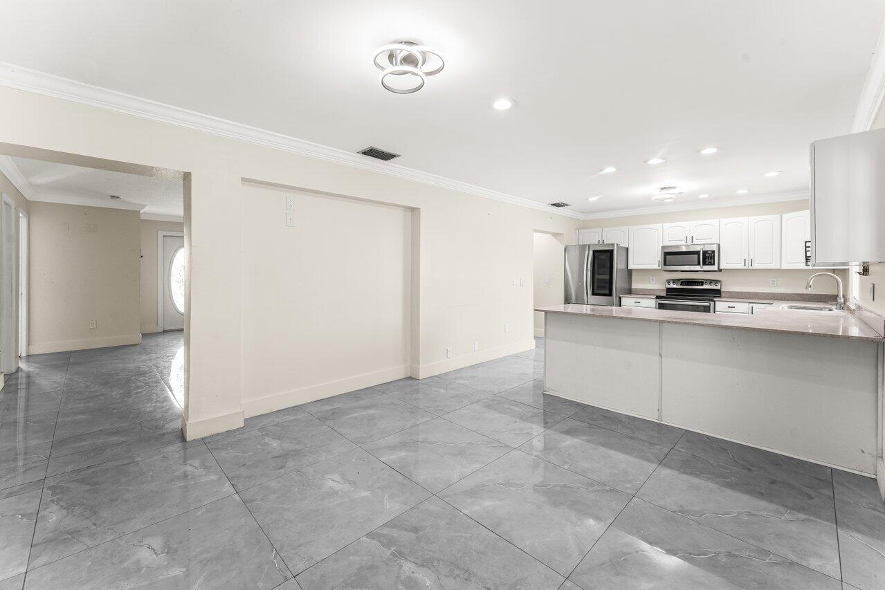 FLORIDA GARDENS 4 - Residential Lease