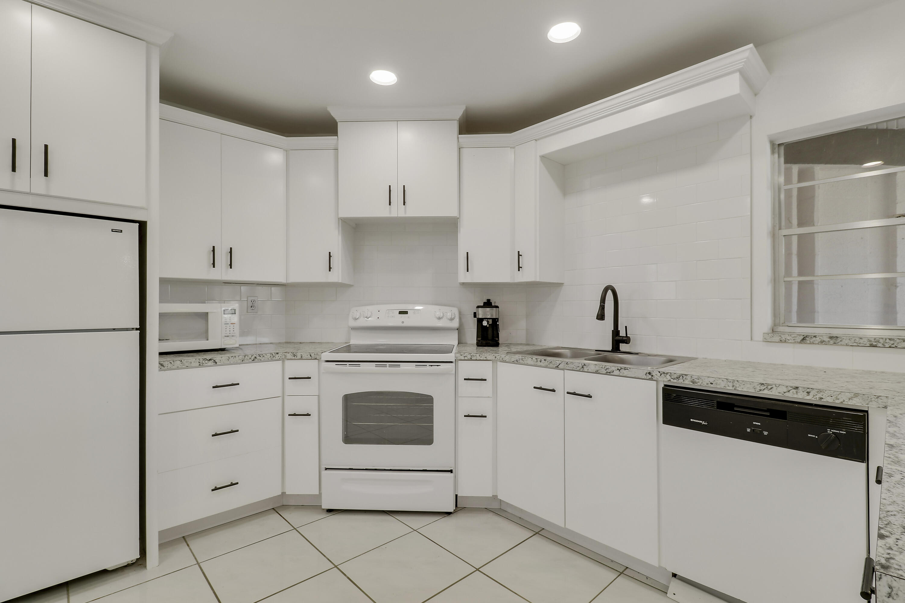 GREENWAY VILLAGE COND NORTH NO 2 DECL IN - Residential