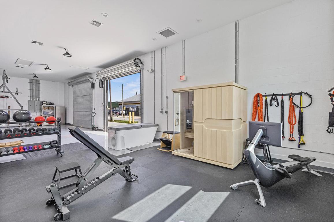 319 SE Florida Street