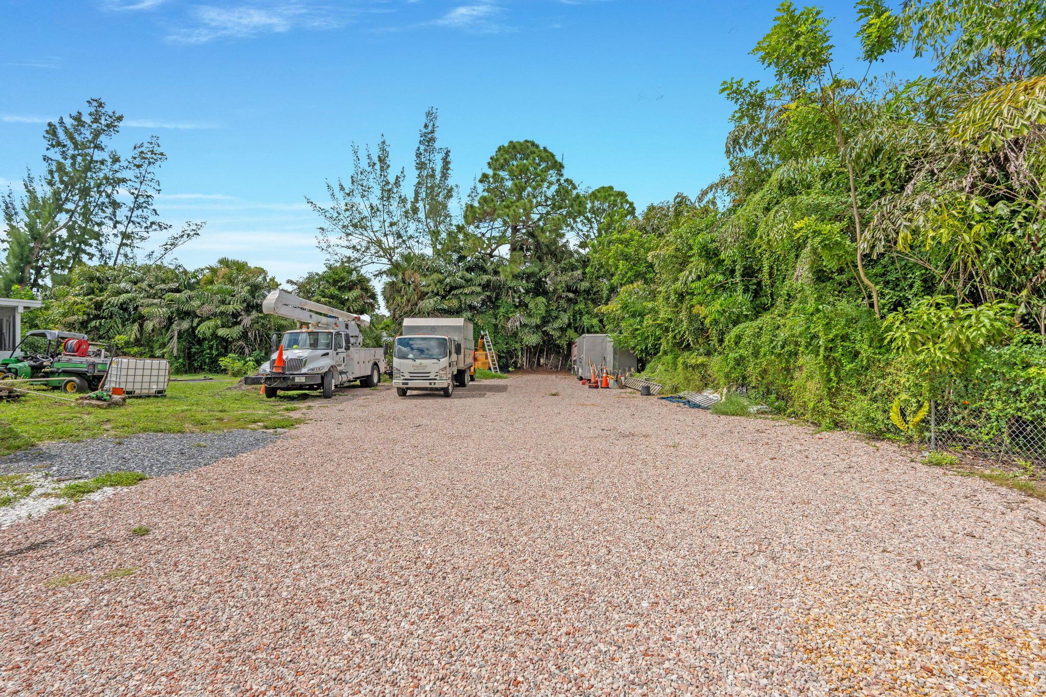 PALM BEACH RANCHETTES - Residential