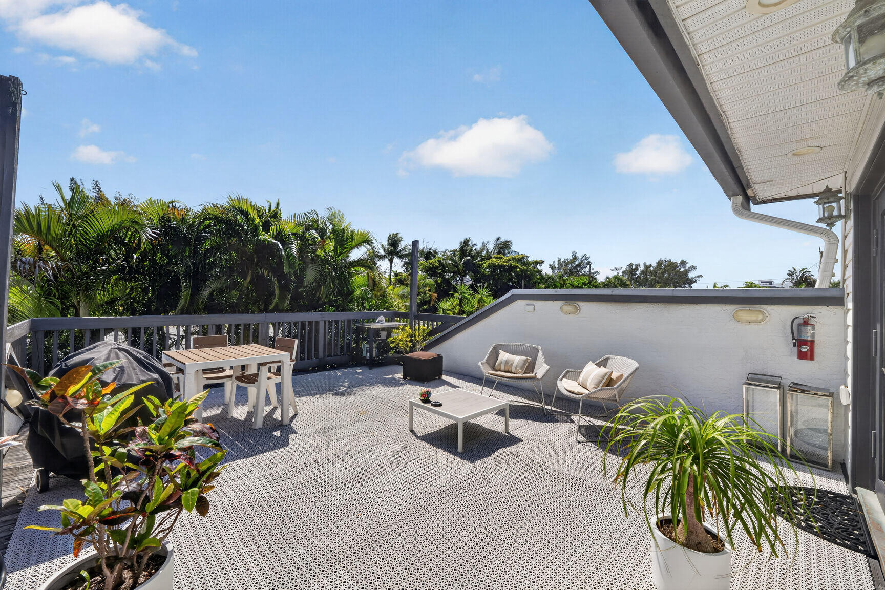 PALM BEACH SHORE ACRES - Residential Lease