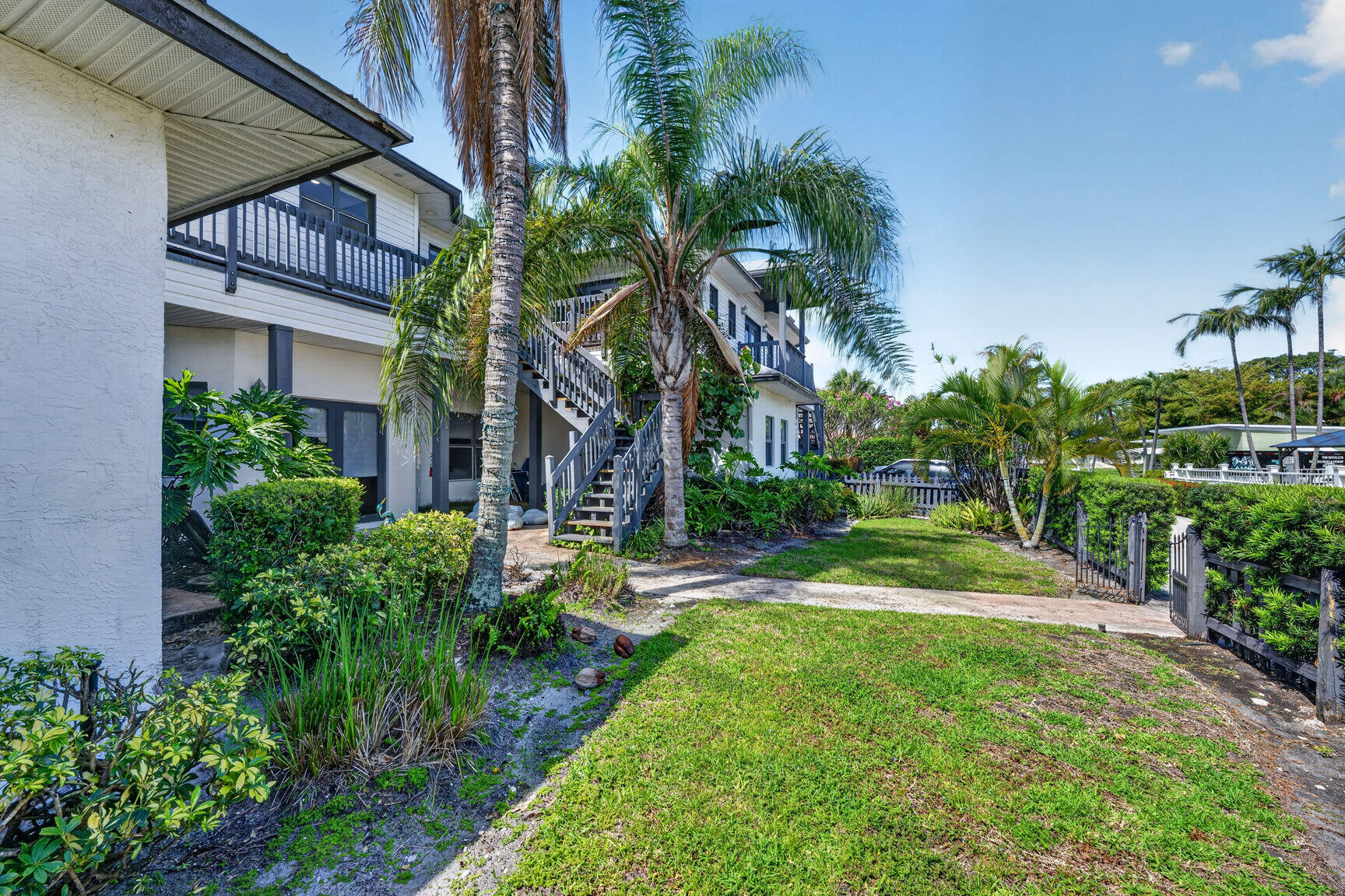 PALM BEACH SHORE ACRES - Residential Lease