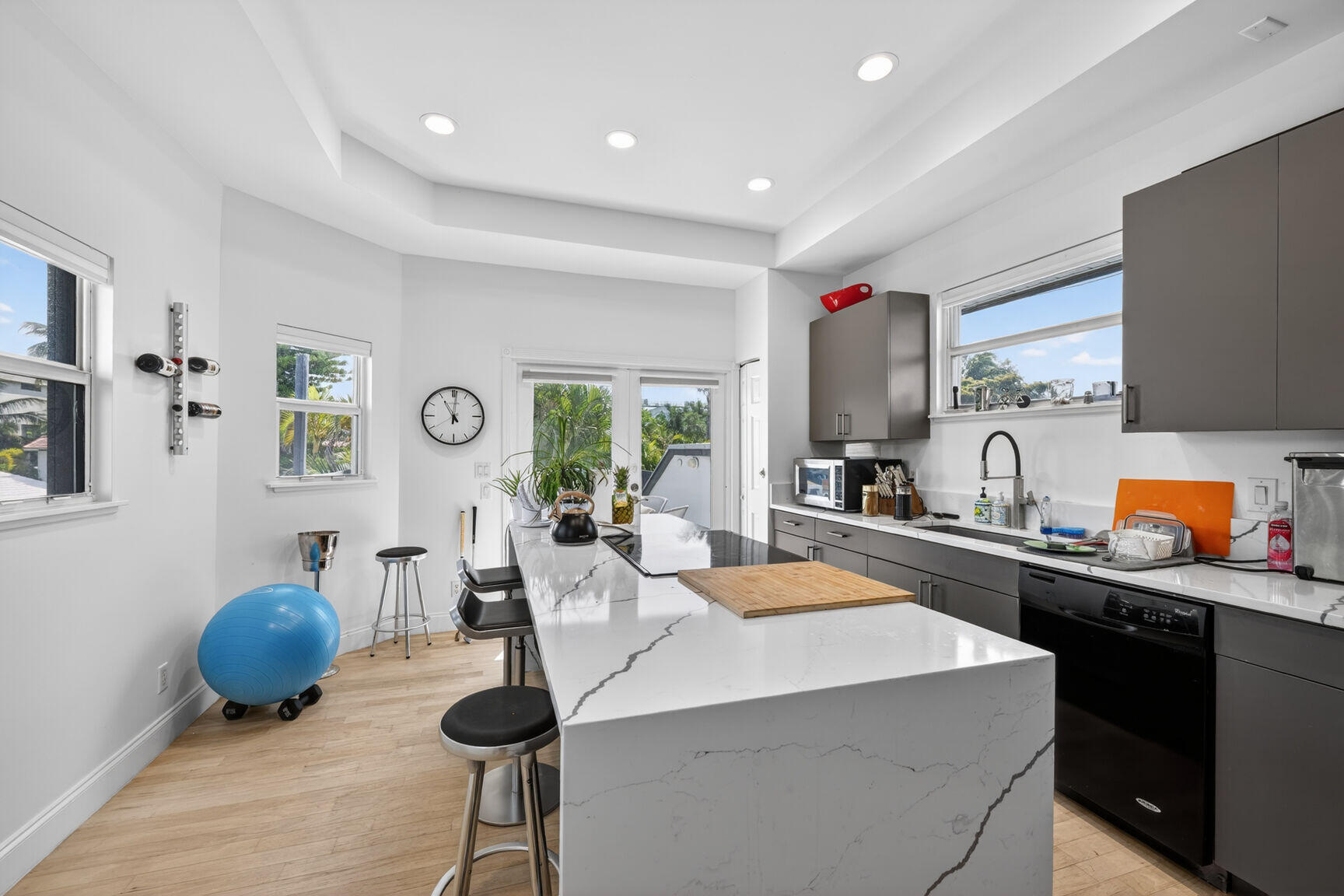 PALM BEACH SHORE ACRES - Residential Lease