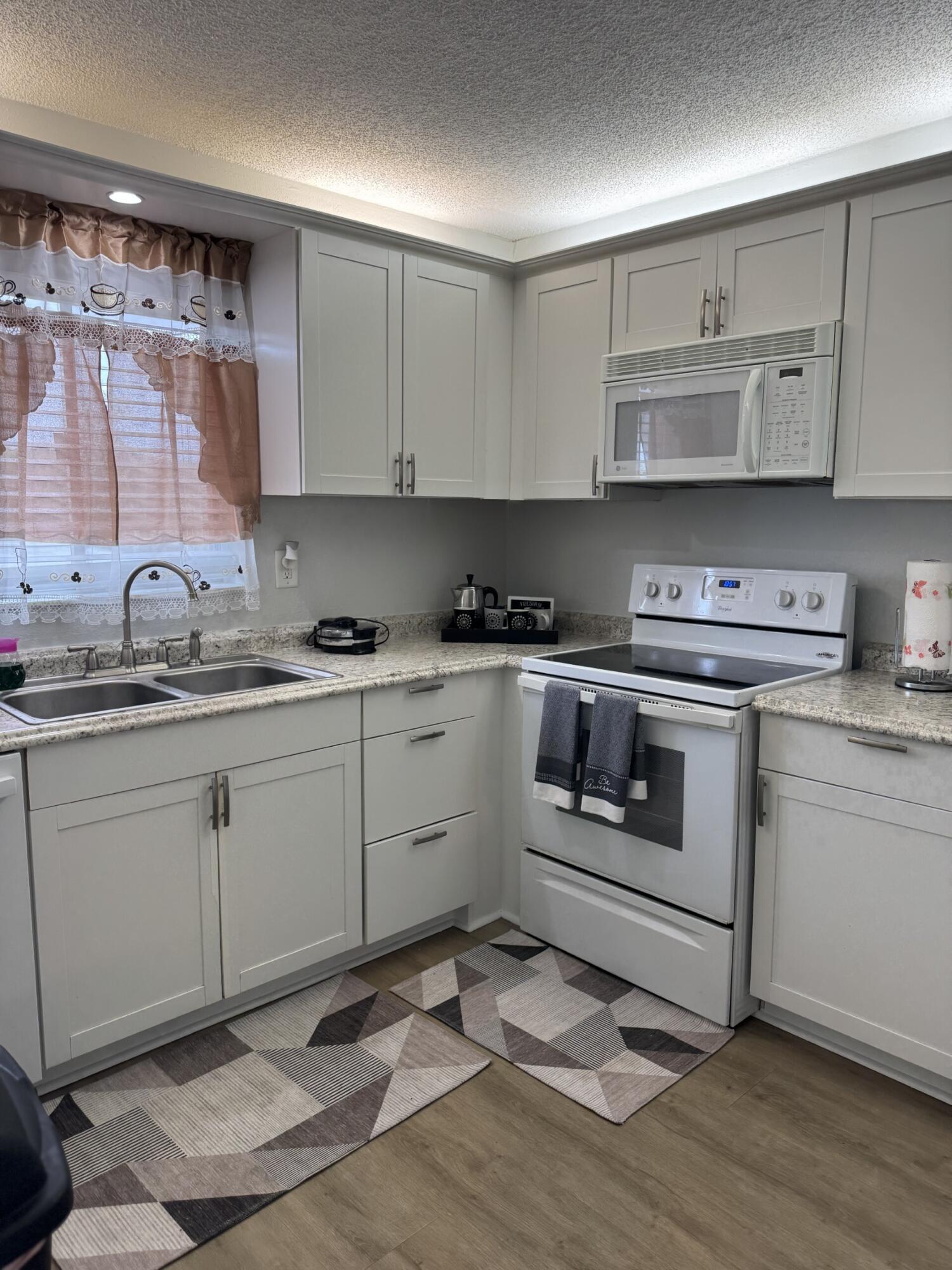 BEACON 21 CONDO - Residential Lease