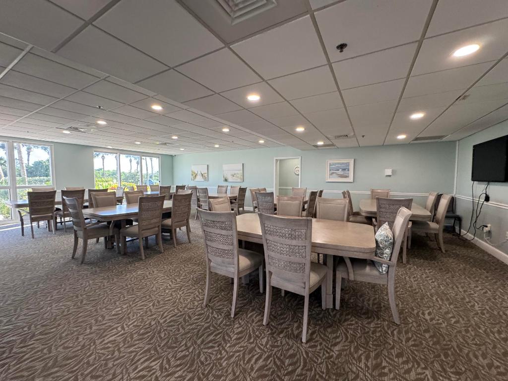 AQUANIQUE OCEAN CLUB - Residential Lease