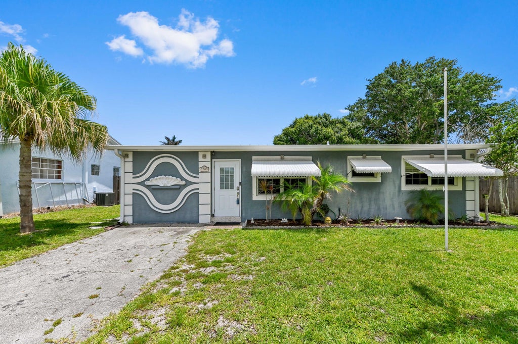 Photo of 5709 SE Indigo Avenue, Stuart, FL 34997 (MLS # R11159272)