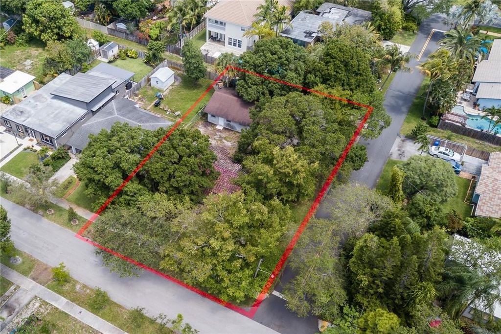 Photo of 801 SW 18th St, Fort Lauderdale, FL 33315 (MLS # F10512880)