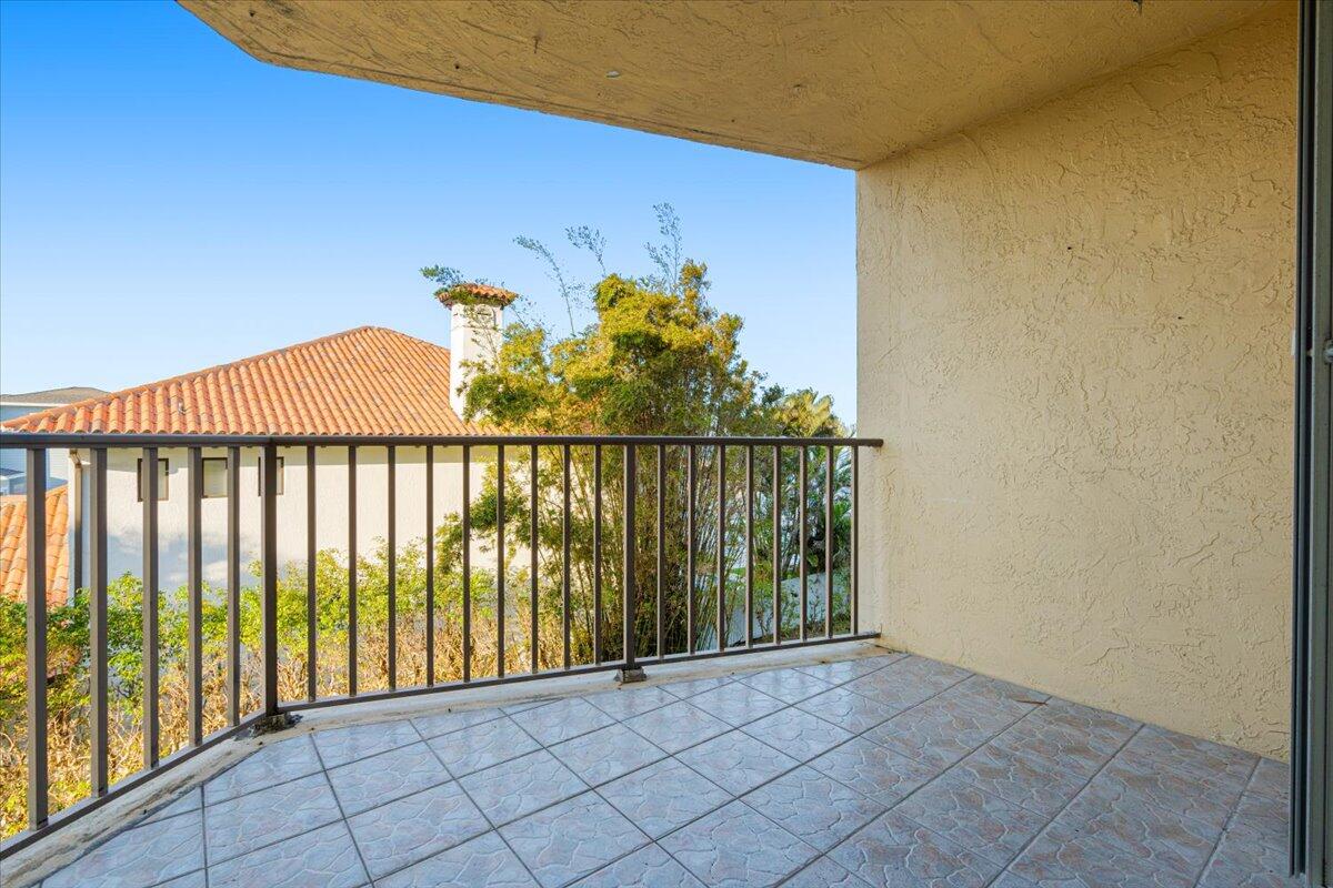 HIDDEN HARBOUR OF THE PALM BEACHES - Residential