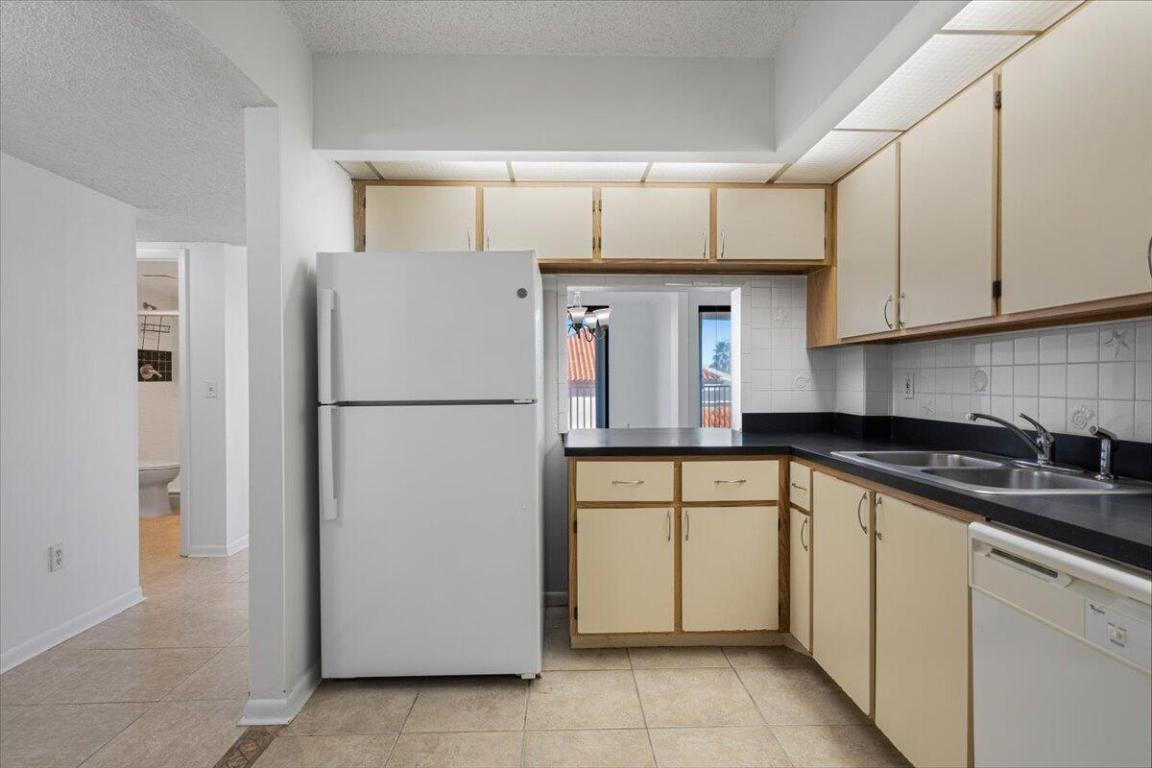 HIDDEN HARBOUR OF THE PALM BEACHES - Residential