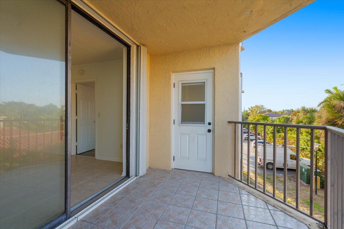 HIDDEN HARBOUR OF THE PALM BEACHES - Residential