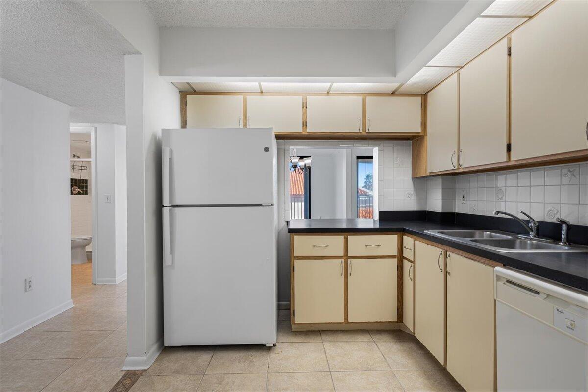 HIDDEN HARBOUR OF THE PALM BEACHES - Residential